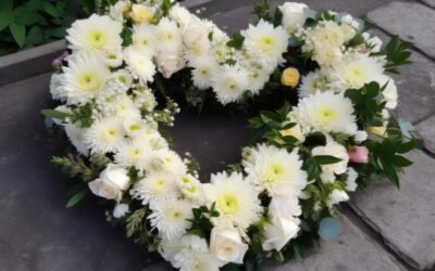 Que condolencias o frases poner en coronas y cintas funerarias
