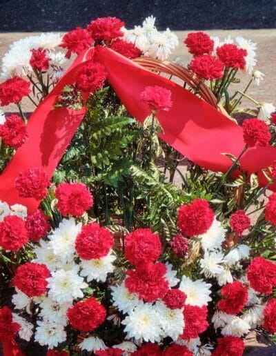 Corona de flores con claveles